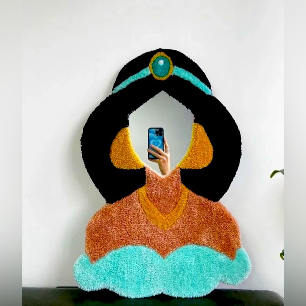 Jasmin tufted mirror